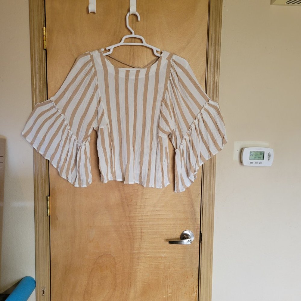 💚Maurices Medium Tan Shirt Cream Flowy 3/4 Sleeeve
